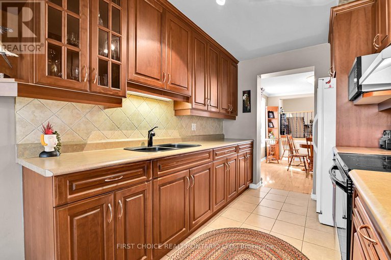 28651586/1631-wainfleet-street/chateauneuf/ottawa/ontario/K1C3G3_8