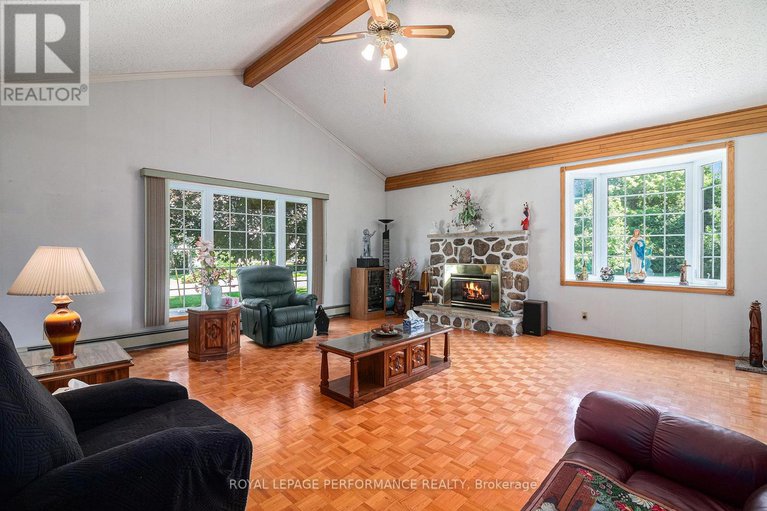 28651683/166-mccormick-road/alexandria/north-glengarry/ontario/K0C1A0_4