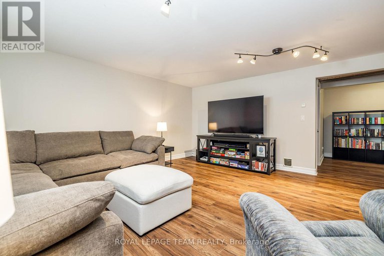 29102978/4128-county-7-road/south-dundas-williamsburgh-twp/south-dundas/ontario/K0C2H0_35