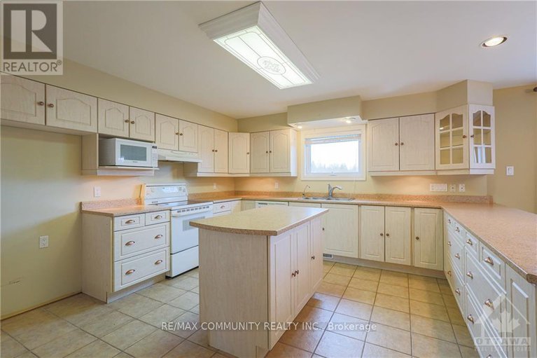28933276/3067-mcgovern-road/north-grenville-twp-kemptville-south/north-grenville/ontario/K0G1J0_9