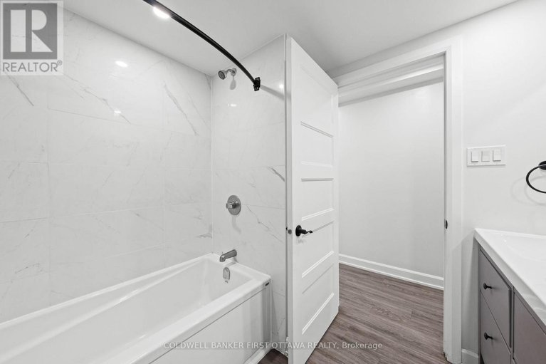 29689692/351-amiens-street/bilberry-creekqueenswood-heights/ottawa/ontario/K1E1P1_25