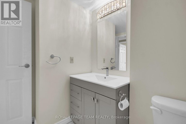 28815929/804-100-grant-carman-drive/borden-farmstewart-farmcarleton-heightsparkwood-hills/ottawa/ontario/K2E8B8_26