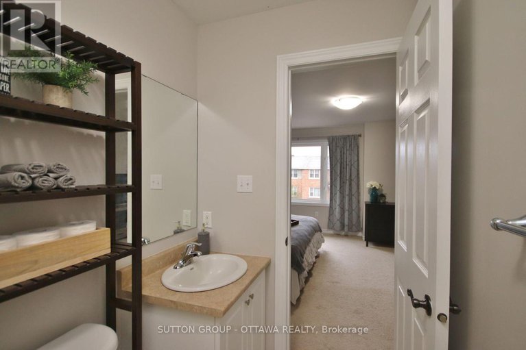 28983773/1267-shillington-avenue/carlington/ottawa/ontario/K1Z8A1_33