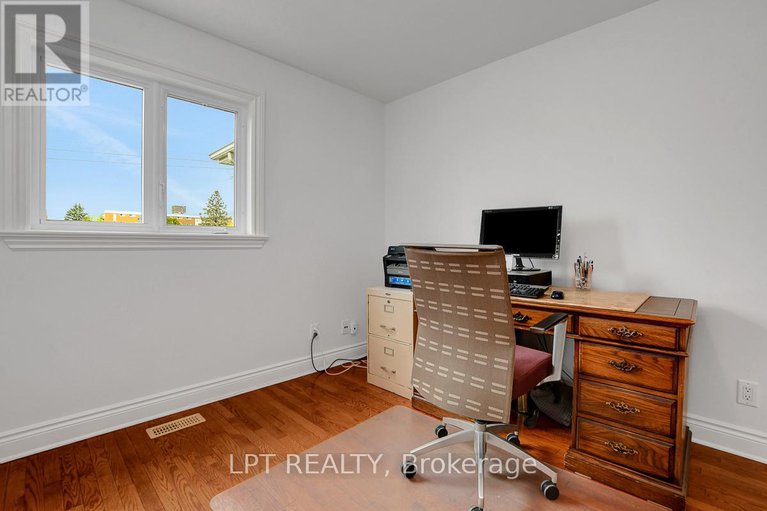 28499905/10a-ashburn-drive/borden-farmstewart-farmcarleton-heightsparkwood-hills/ottawa/ontario/K2E6N3_30