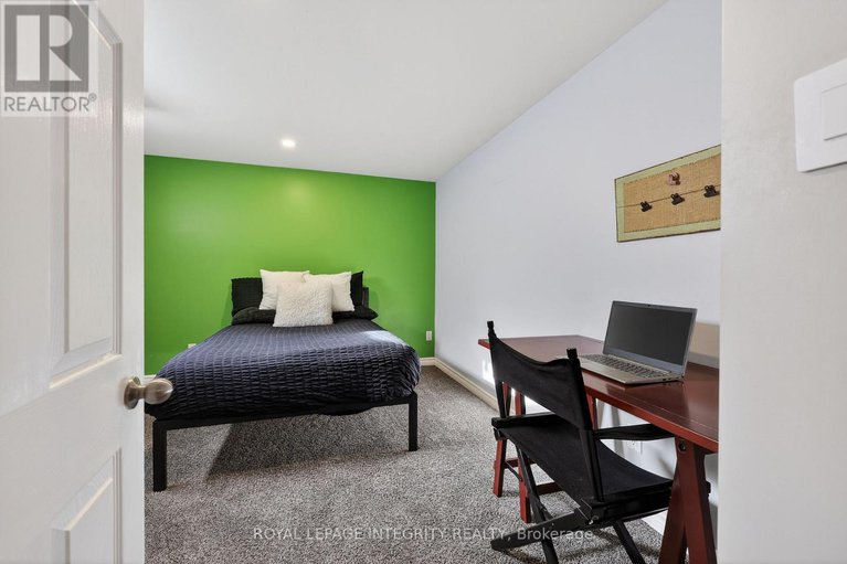 29364107/1380-diane-crescent/fallingbrookridgemount/ottawa/ontario/K4A2N8_40