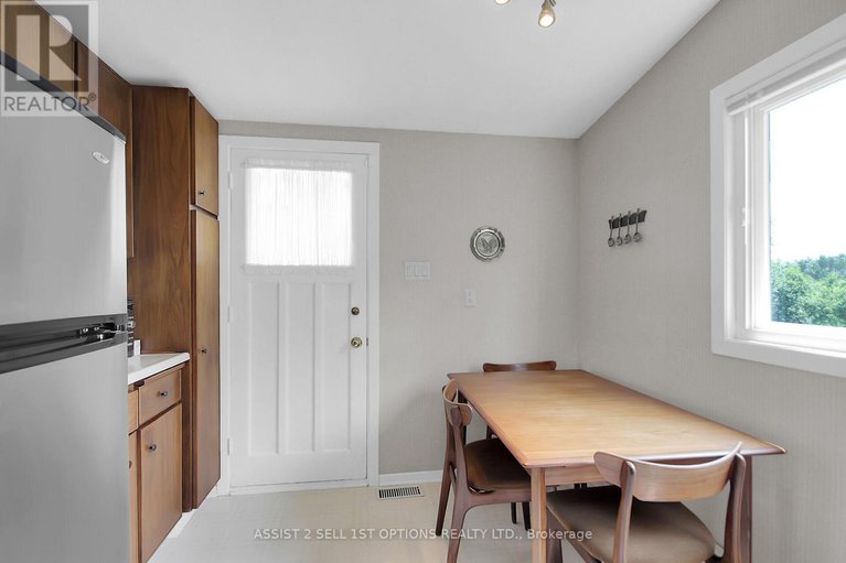 28421718/64-sullivan-avenue/meadowlandscrestview/ottawa/ontario/K2G1V2_15