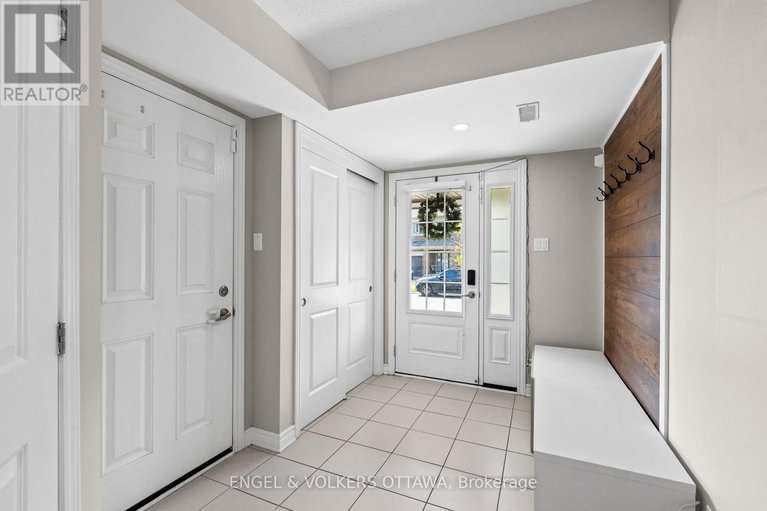 28498839/618-lauraleaf-crescent/half-moon-bay/ottawa/ontario/K2J6G9_3
