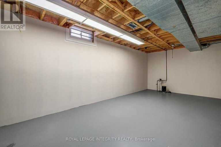 29232171/2177-lenester-avenue/mckellar-heightsglabar-park/ottawa/ontario/K2A4A9_33