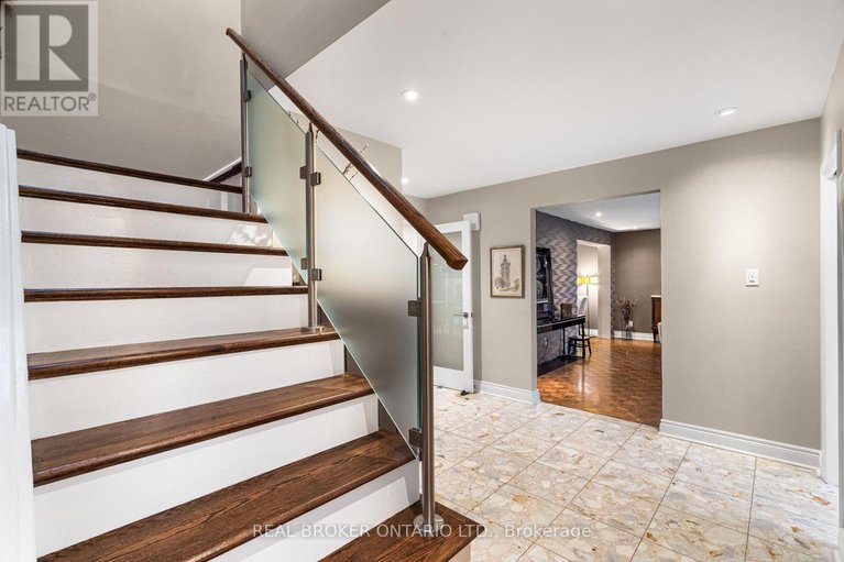 29687416/1958-neepawa-avenue/carlingwood/ottawa/ontario/K2A3L5_28