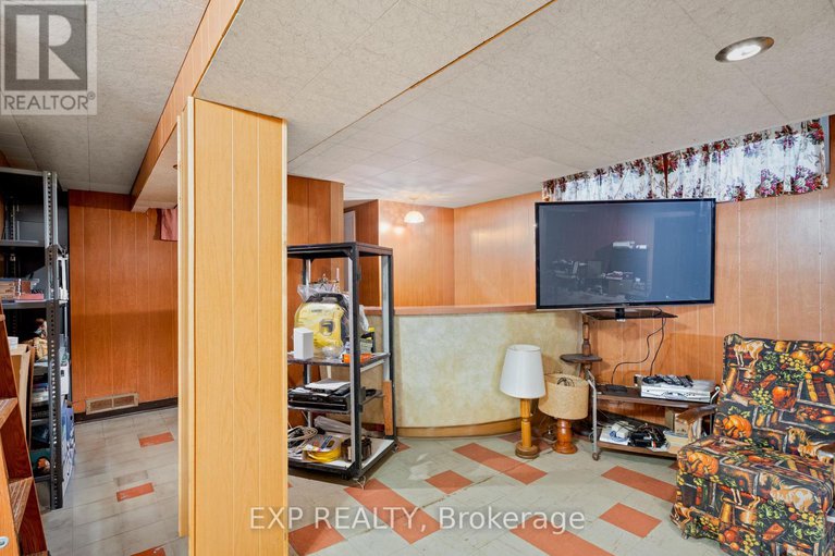 29114115/1233-meadowlands-drive-e/city-viewskylinefisher-heightsparkwood-hills/ottawa/ontario/K2E6K2_35