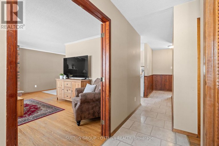 28296607/6489-rideau-valley-drive-n/manotick-south-to-roger-stevens/ottawa/ontario/K4M1B3_2
