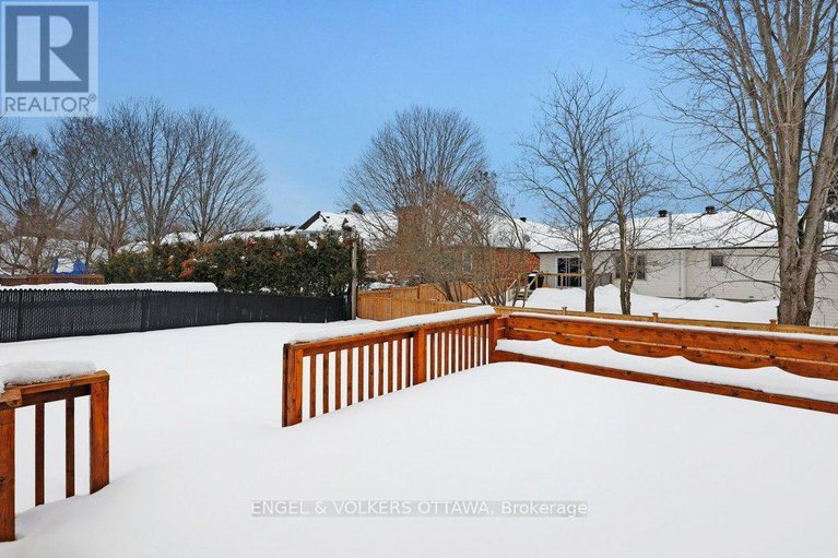 27959648/8-mary-hill-crescent/richmond/ottawa/ontario/K0A2Z0_39