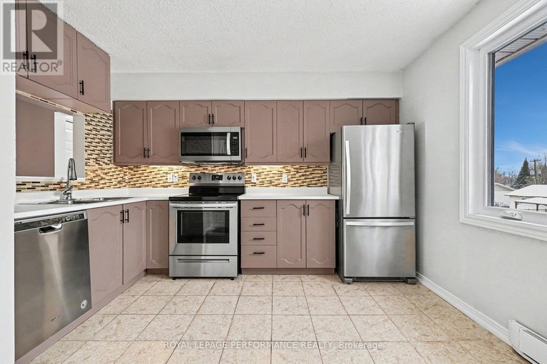 29476658/d6-160-edwards-street/town-of-rockland/clarence-rockland/ontario/K4K1H9_14