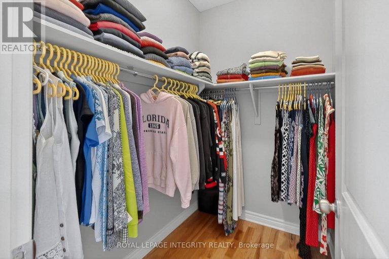 29648625/724-parade-drive/stittsville-south/ottawa/ontario/K2S0Z4_29