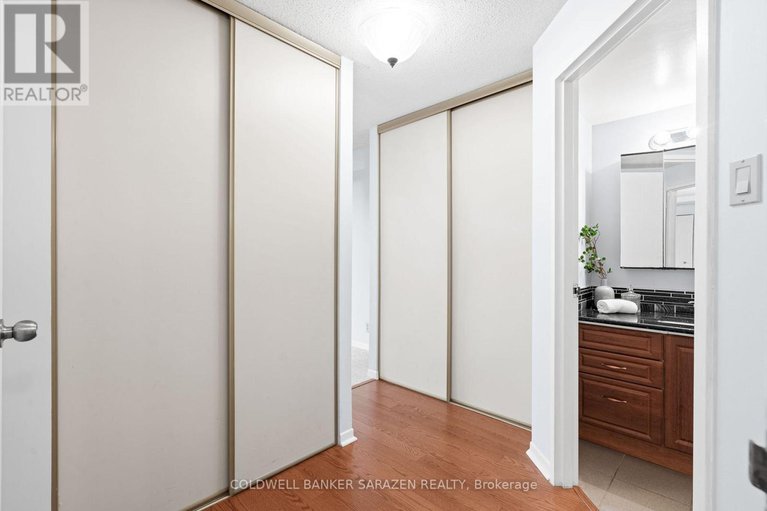 29228358/209-80-sandcastle-drive/leslie-park/ottawa/ontario/K2H9E7_17