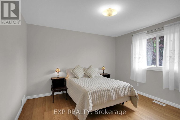 28340674/2001-neepawa-avenue/carlingwood/ottawa/ontario/K2A3L4_36