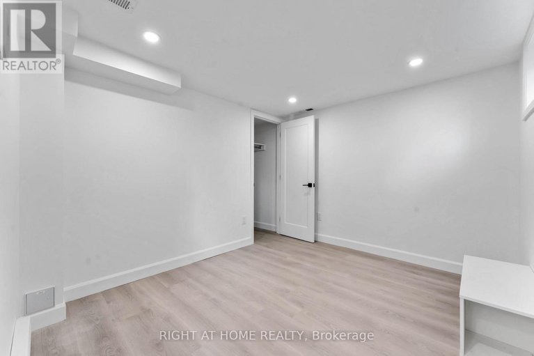 29309967/2700-priscilla-street/britannia/ottawa/ontario/K2B7E2_32