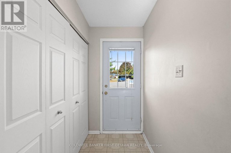 29005975/7-middlewood-court/munster/ottawa/ontario/K0A3P0_2