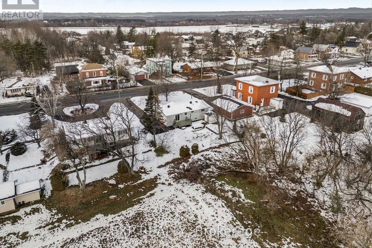 29139748/133-high-street/vankleek-hill/champlain/ontario/K0B1R0_35