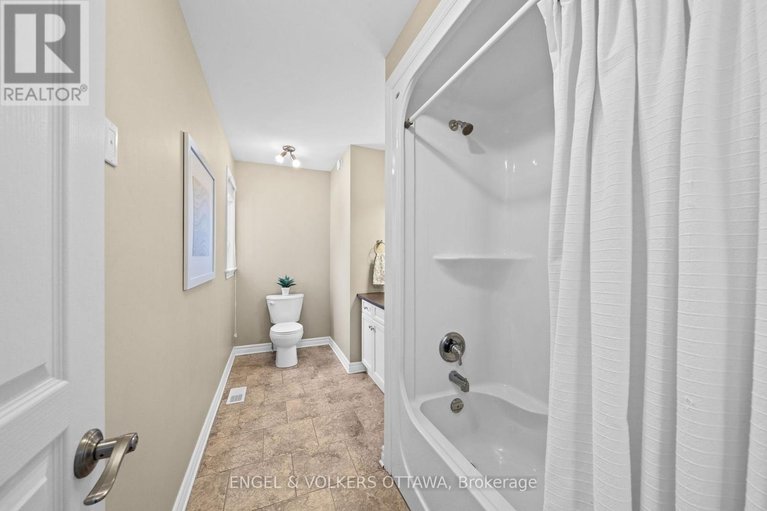 29679359/5579-lombardy-drive/osgoode/ottawa/ontario/K0A2W0_24
