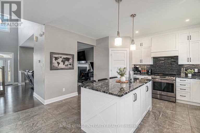 28646652/153-lyon-street/embrun/russell/ontario/K0A1W0_12