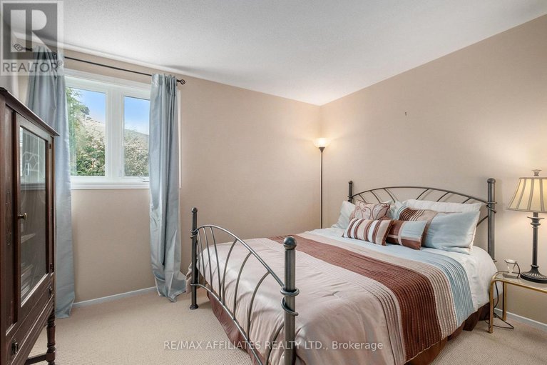 29027617/1315-prestone-drive/bilberry-creekqueenswood-heights/ottawa/ontario/K1E2Z2_16