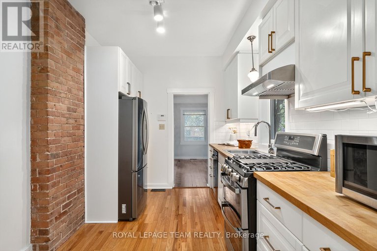29003194/27-ivy-crescent/lindenlea/ottawa/ontario/K1M1Y1_9