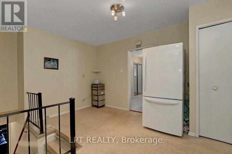 29427197/1771-mcmaster-avenue/urbandale-acres/ottawa/ontario/K1H6R7_16