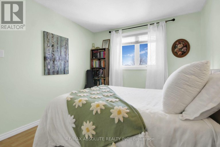 29532776/294-turnstone-court/chatelaine-village/ottawa/ontario/K1E2V2_36