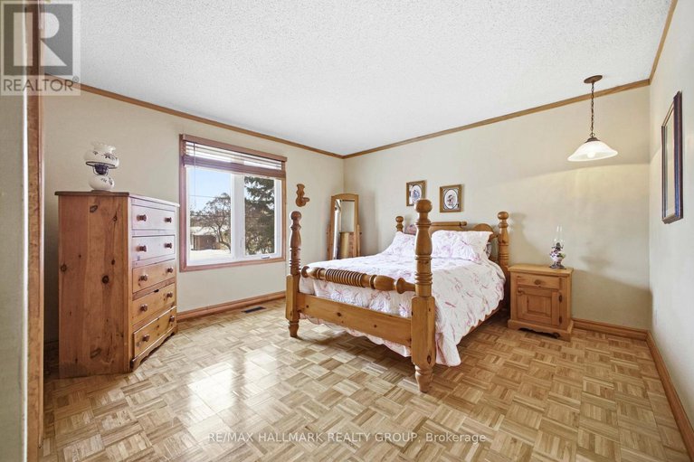 29429780/1572-boyer-road/chapel-hill/ottawa/ontario/K1C1R1_26