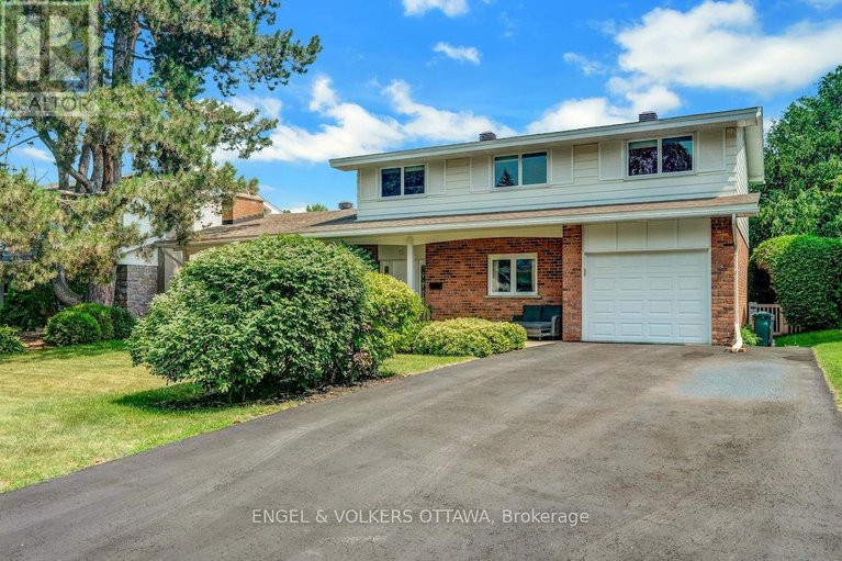 28812016/15-dickson-street/bruce-farmgraham-parkqualicumbellands/ottawa/ontario/K2H7H6_2