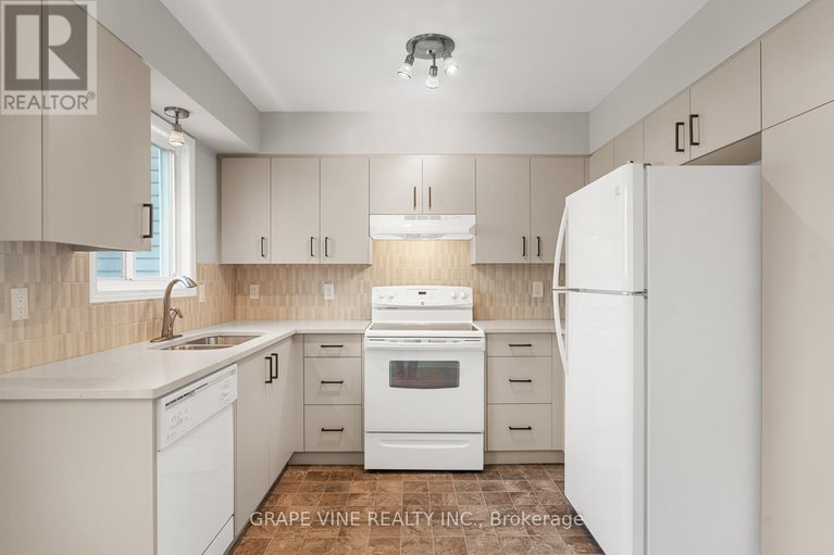 28039970/430-lawler-crescent/chatelaine-village/ottawa/ontario/K4A3Y3_15