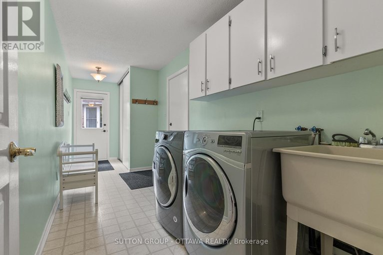 28824766/9-sundance-court/sheahan-estatestrend-village/ottawa/ontario/K2H8T4_24