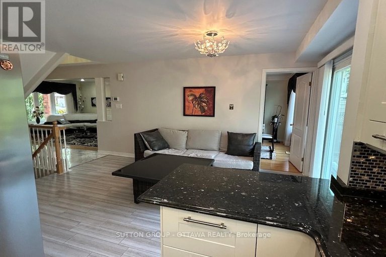 28486818/32-cellini-court-w/hunt-club-park/ottawa/ontario/K1G5K3_19