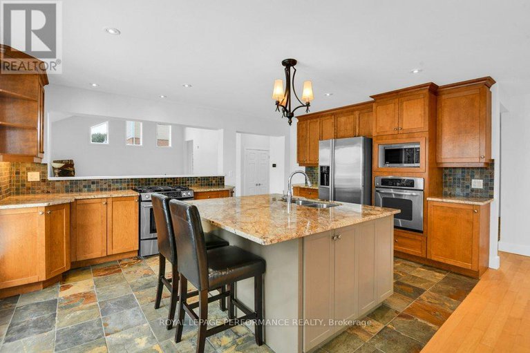 28347895/6099-james-bell-drive/manotick-south-to-roger-stevens/ottawa/ontario/K4M1B3_11