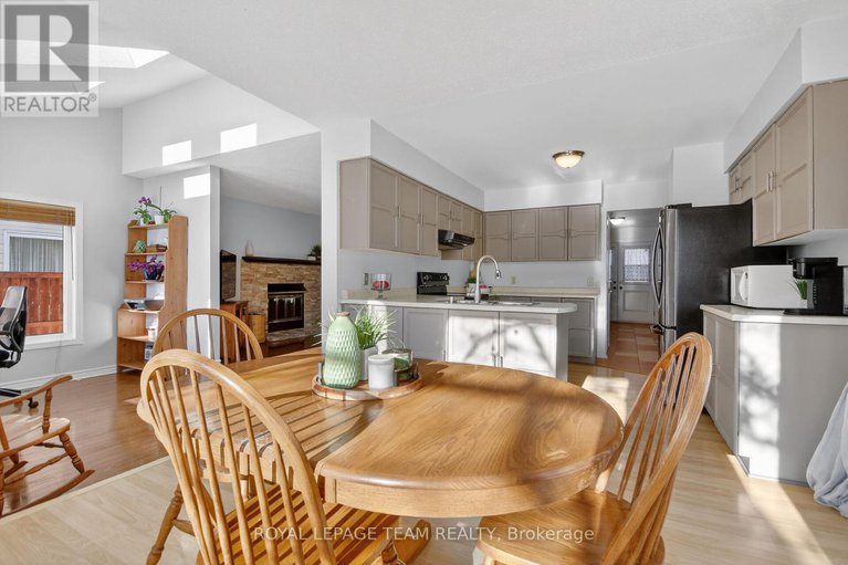 29430721/1604-proulx-drive/fallingbrookpineridge/ottawa/ontario/K4A1T5_14