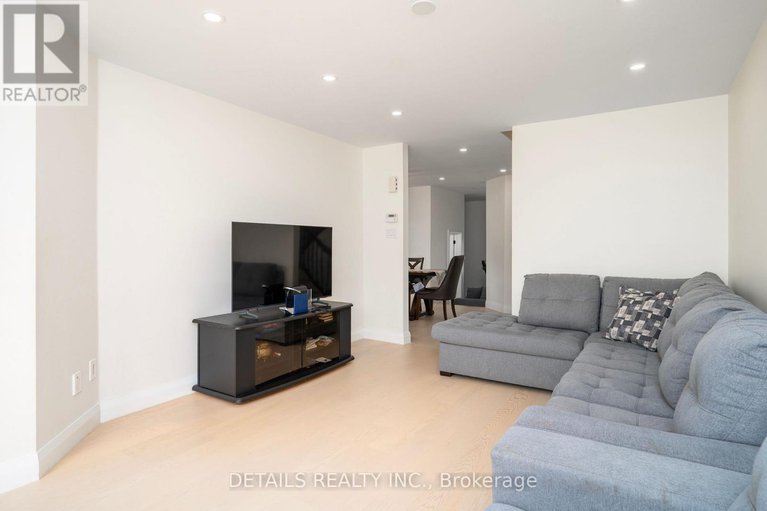 28516304/732-carmella-crescent/avalon-east/ottawa/ontario/K4A4V8_18