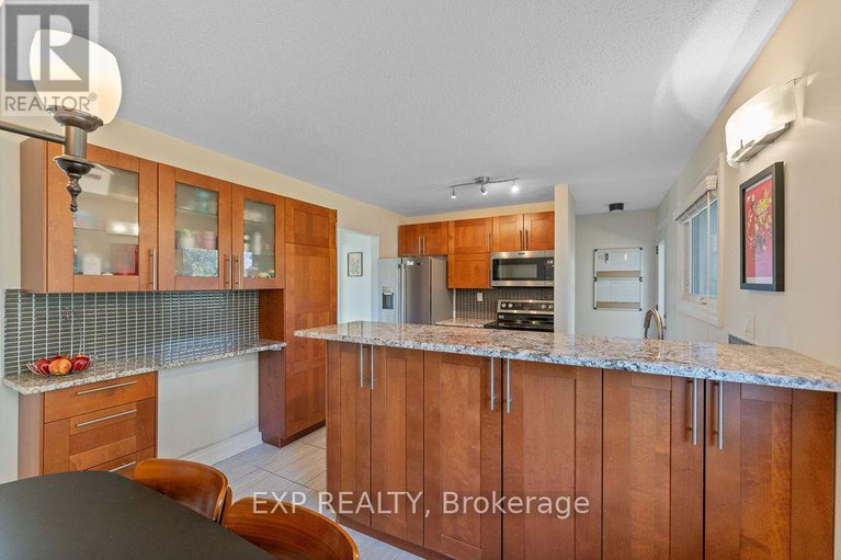 29077566/19-sunnycrest-drive/city-viewskylinefisher-heightsparkwood-hills/ottawa/ontario/K2E5Y3_17