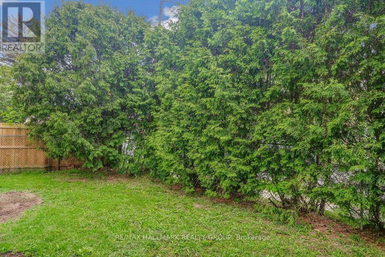 29211937/1701-lafrance-drive/queenswood-heights-south/ottawa/ontario/K1E2L7_35