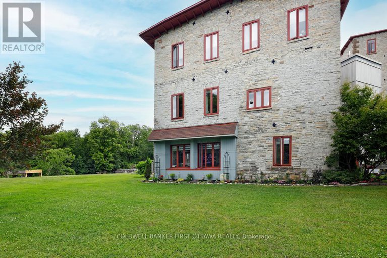 28688654/109-1-rosamond-street/almonte/mississippi-mills/ontario/K0A1A0_5