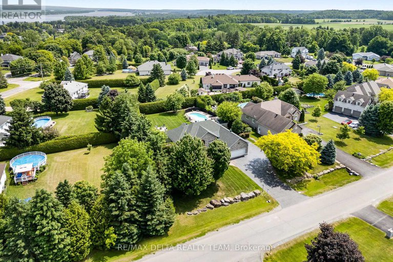 28499288/1147-fieldown-street/cumberland-ridge/ottawa/ontario/K4C1R7_39