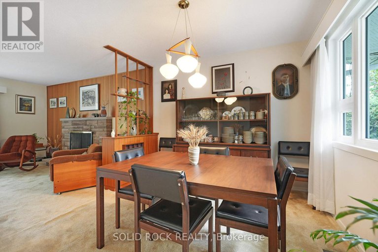 28902933/1034-riddell-avenue-s/braemar-park/ottawa/ontario/K2C2J7_6