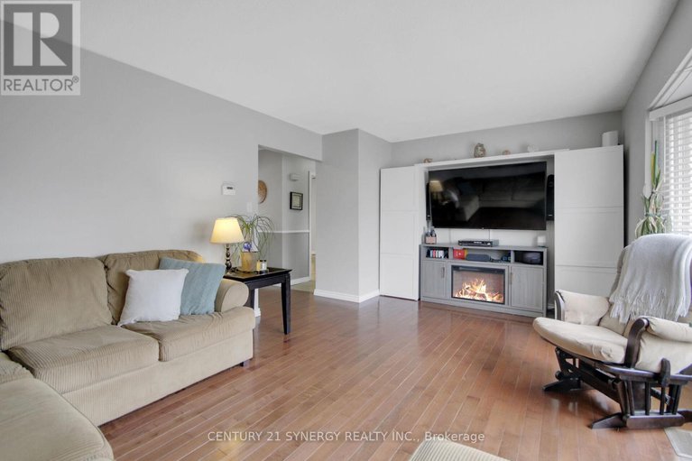 28283837/19-seabrooke-drive/glencairnhazeldean/ottawa/ontario/K2L2H8_7