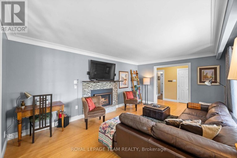 29669851/1986-fairbanks-avenue/alta-vistafaircrest-heights/ottawa/ontario/K1H5Y6_7