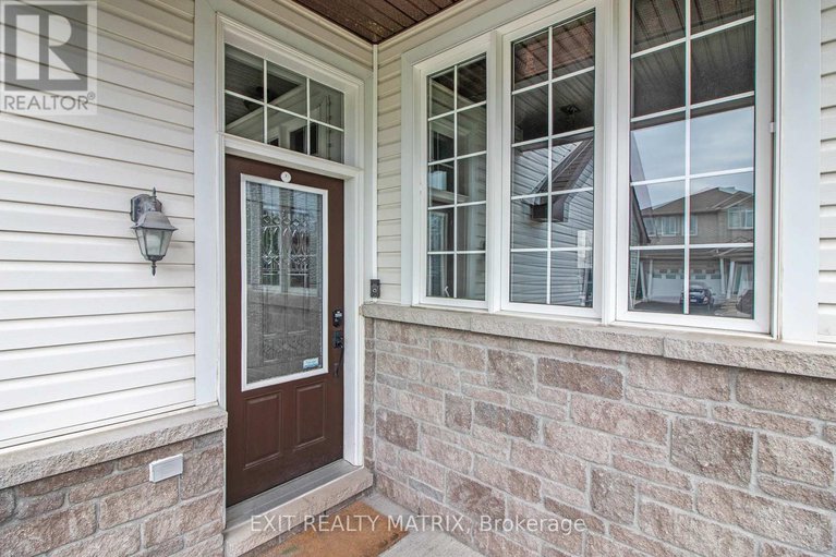 28414498/221-hillpark-high-street/mer-bleuebradley-estatesanderson-park/ottawa/ontario/K1W0B5_4