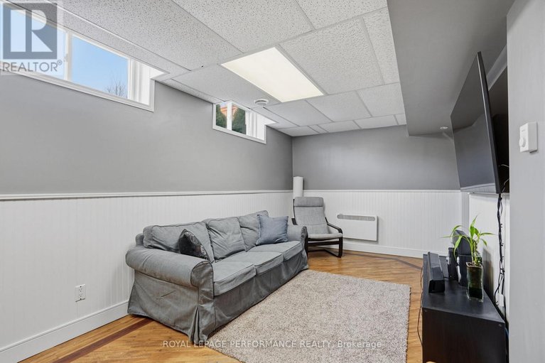 29550291/420-crystal-court/town-of-rockland/clarence-rockland/ontario/K4K0A1_21