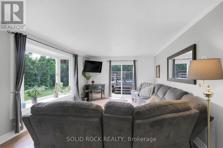 28485152/7312-bank-street/osgoode-twp-south-of-reg-rd-6/ottawa/ontario/K0A2P0_23