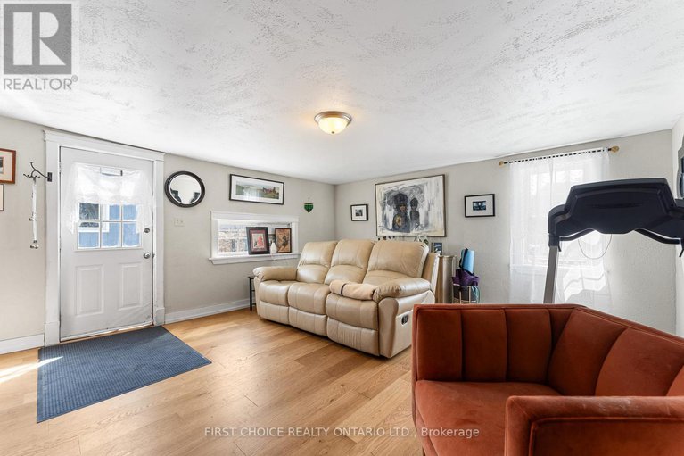 28543961/8-campbell-reid-court/rural-kanata-central/ottawa/ontario/K2K1X7_9