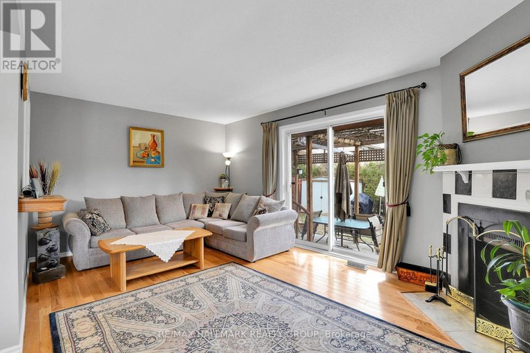 29645121/730-malibu-terrace/courtland-park/ottawa/ontario/K2C3V1_5