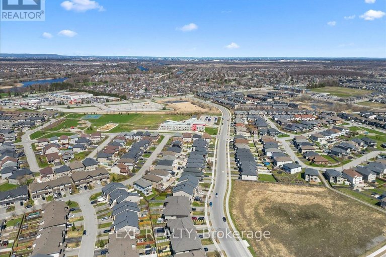 29639799/769-brian-good-avenue/riverside-southgloucester-glen/ottawa/ontario/K4M0E3_36